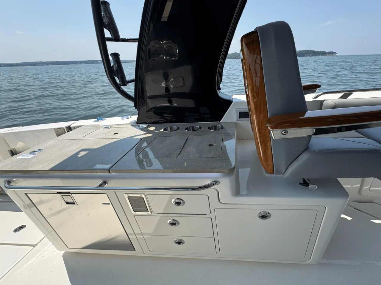 2025 Boston Whaler 380 Realm 38.0 feet, Huntington, NY #44