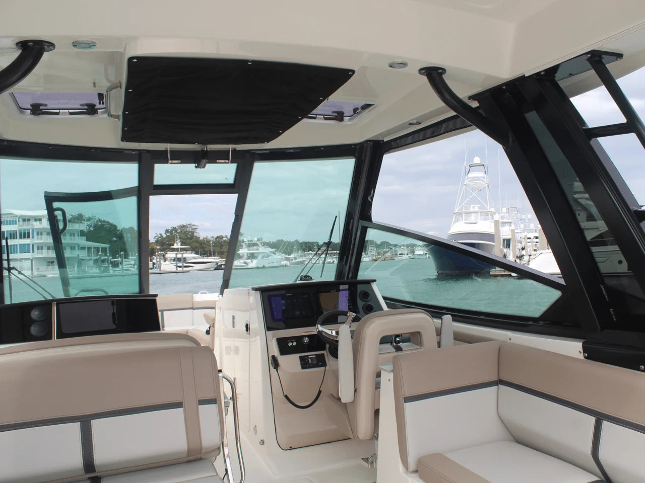 2026 Boston Whaler 330 Vantage 33.0 feet, Charleston, South Carolina #45