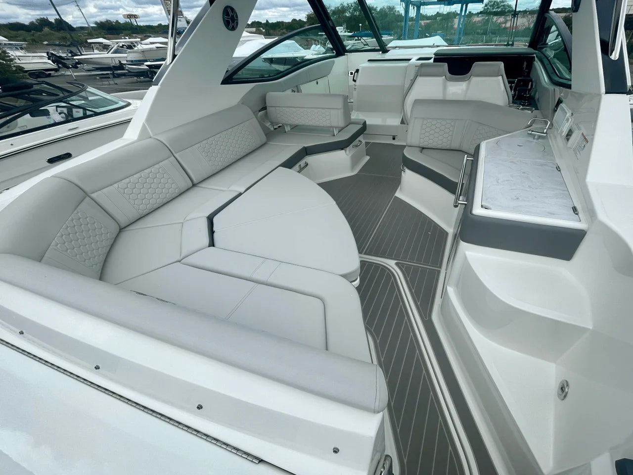 2026 Sea Ray Sundancer 320 Outboard 32.0 feet, Danvers, Massachusetts #4