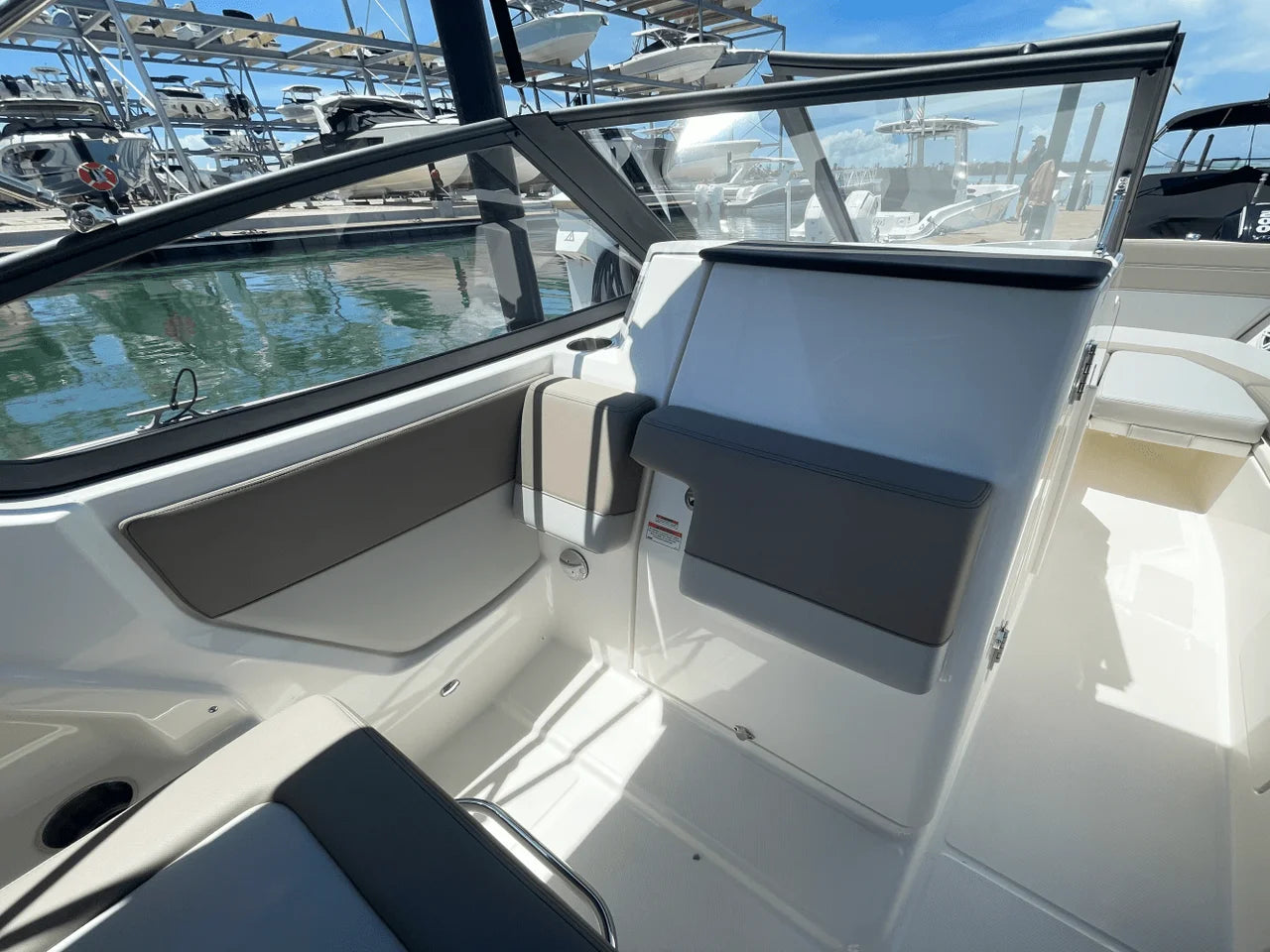 2025 Boston Whaler 210 Vantage 21.0 feet, Sarasota, Florida #25