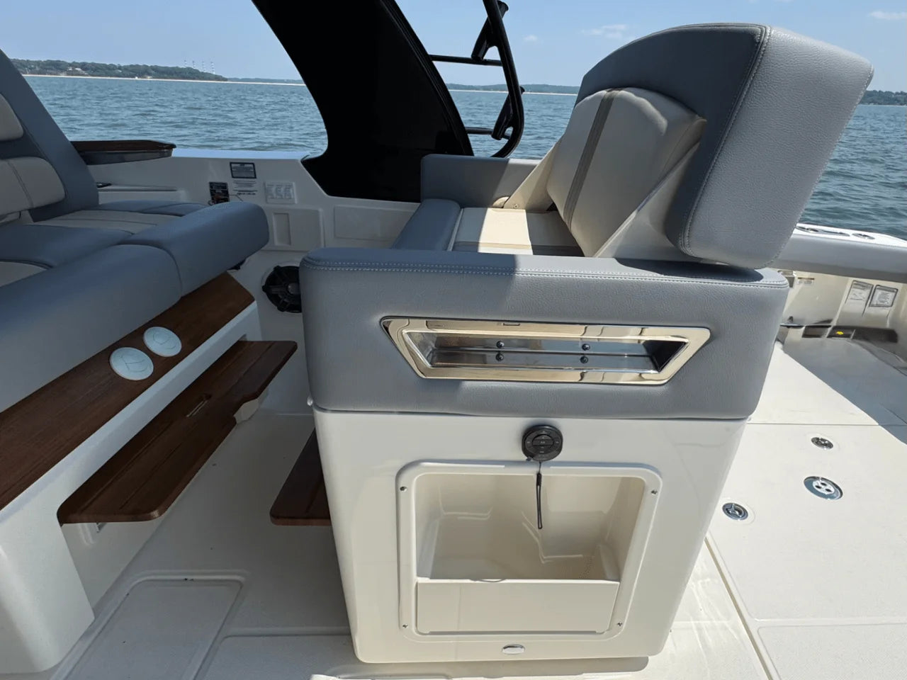 2025 Boston Whaler 380 Realm 38.0 feet, Huntington, NY #27