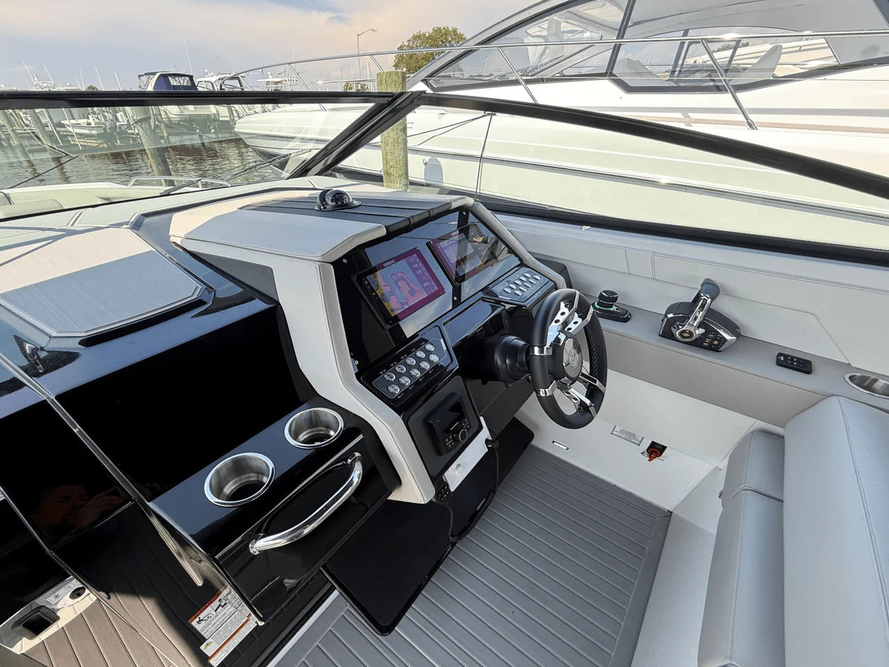 2026 Cruisers Yachts 34 GLS Outboard 34.0 feet, Grasonville, MD #19