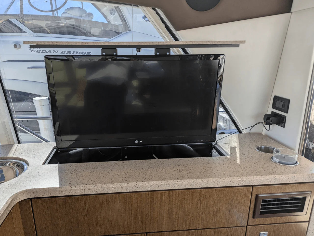 2013 Cruisers Yachts 48 CANTIUS 48.0 feet, Baltimore, MD #36