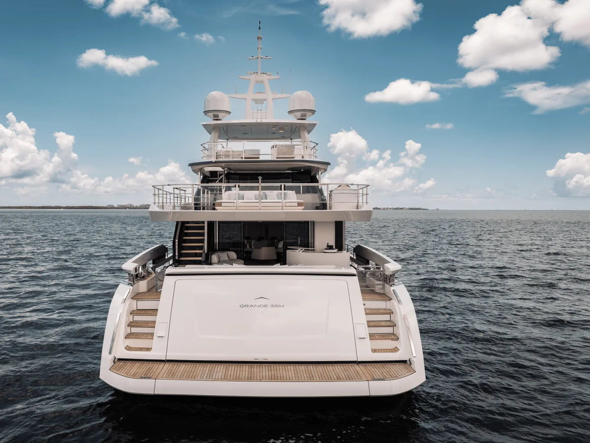 2027 Azimut Grande 36M 115.0 feet, Inuvik, Northwest Territories #7