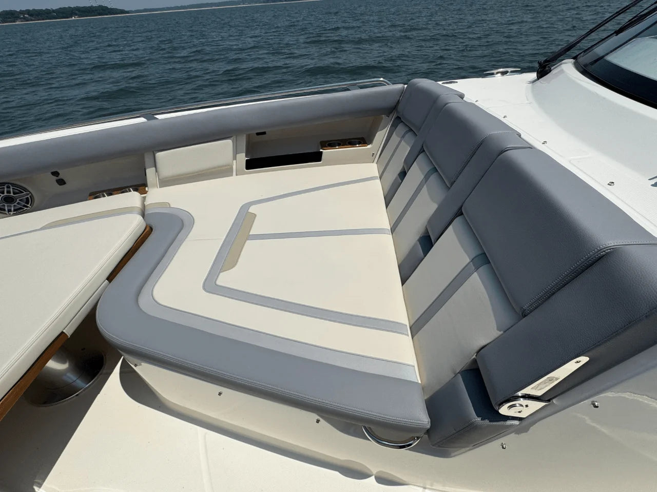 2025 Boston Whaler 380 Realm 38.0 feet, Huntington, NY #88