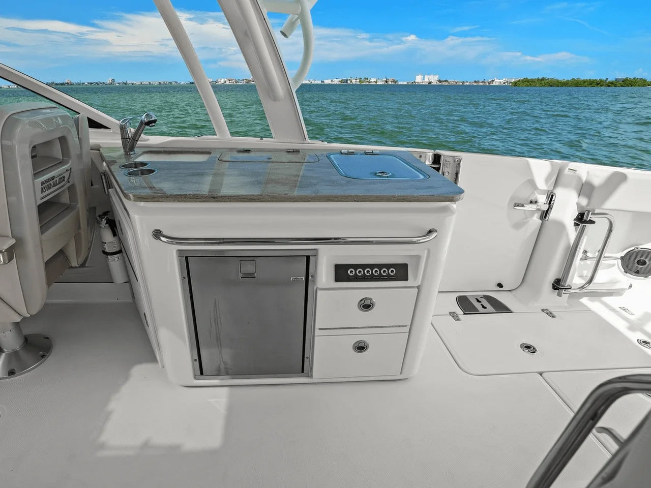 2020 Boston Whaler 320 VANTAGE 33.0 feet, St Petersburg, FL #32
