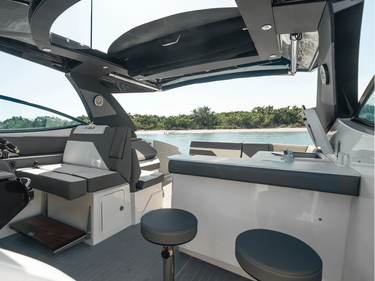 2026 Cruisers Yachts 38 GLS Outboard 38.0 feet, Inuvik, Northwest Territories #95