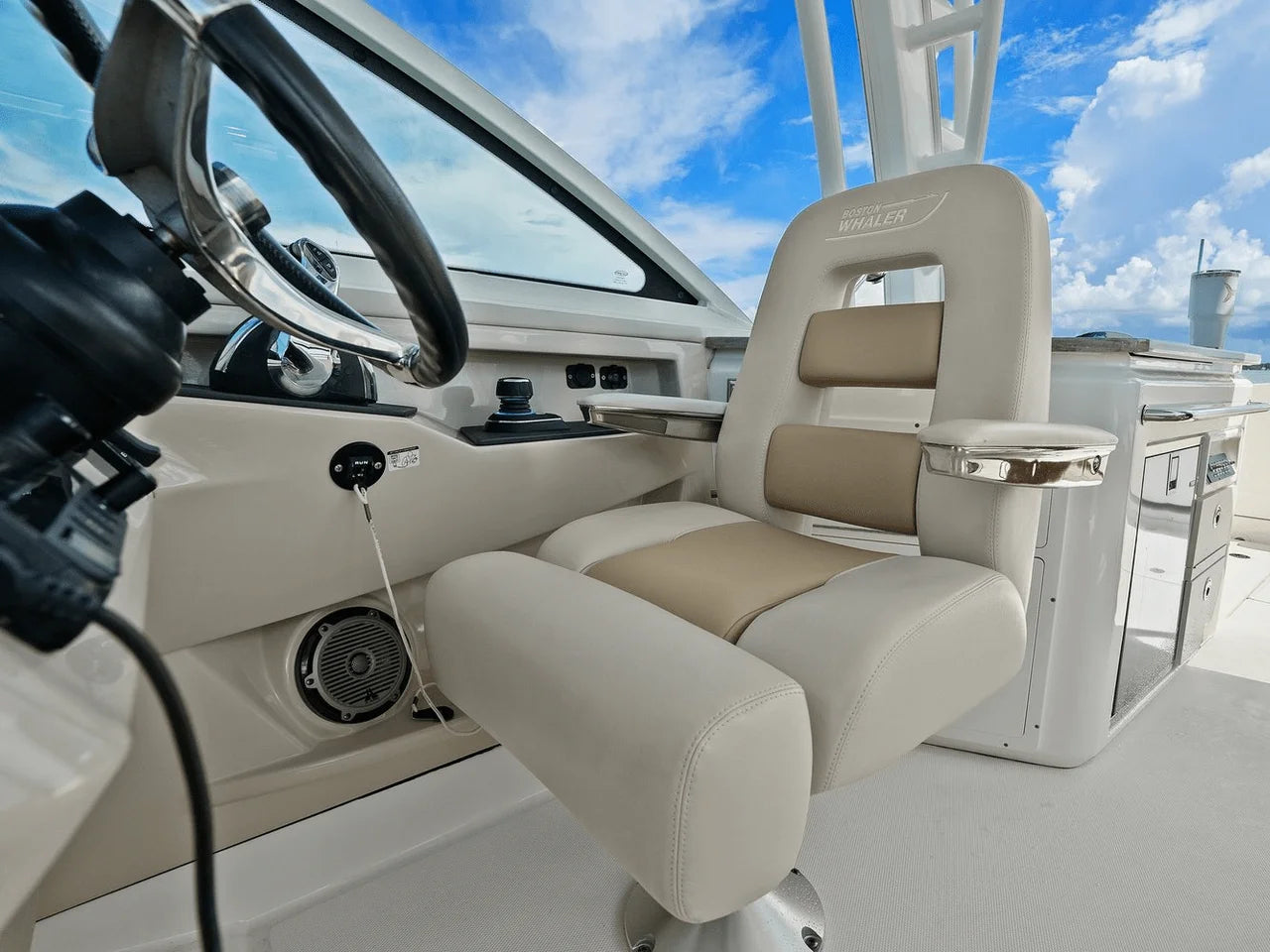 2020 Boston Whaler 320 VANTAGE 33.0 feet, St Petersburg, FL #42