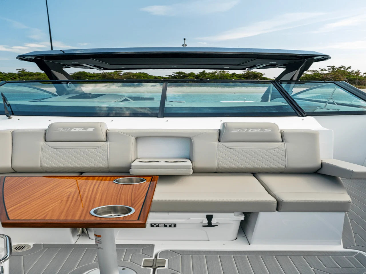 2026 Cruisers Yachts 34 GLS Outboard 35.0 feet, Inuvik, Northwest Territories #113