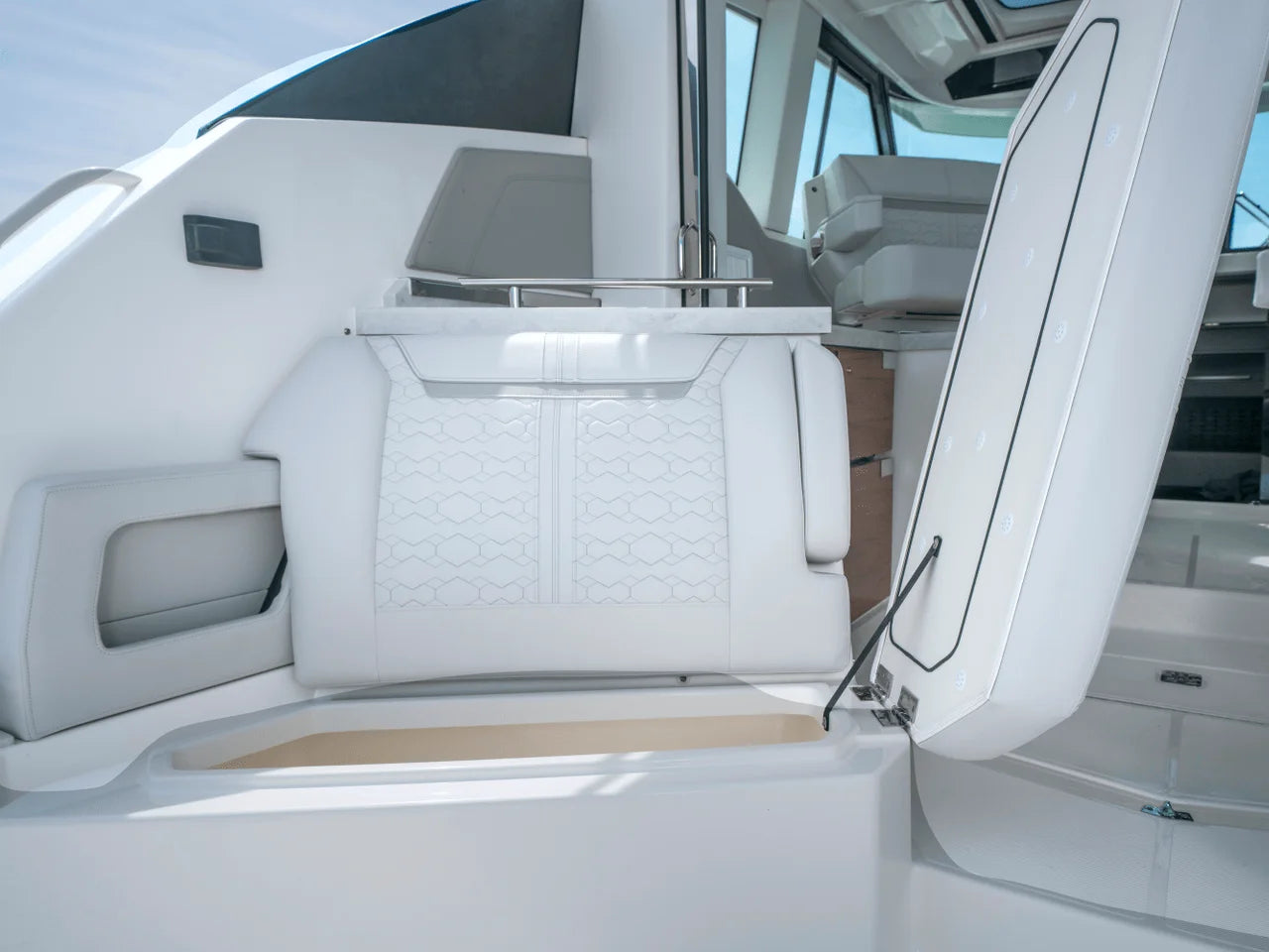 2025 Tiara Yachts LE 43 43.0 feet, Inuvik, Northwest Territories #7