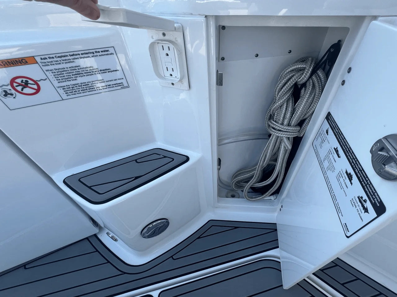 2021 Monterey 335 SPORT YACHT 33.0 feet, Wakefield, RI #18