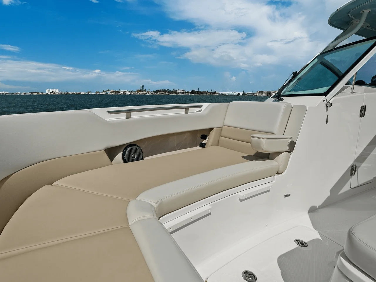 2020 Boston Whaler 320 VANTAGE 33.0 feet, St Petersburg, FL #27