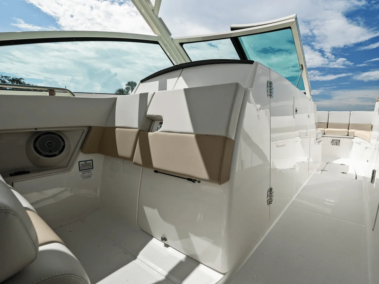 2020 Boston Whaler 320 VANTAGE 33.0 feet, St Petersburg, FL #24
